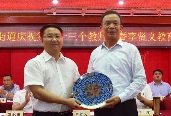 信義集團李賢義持續關注教育三十年