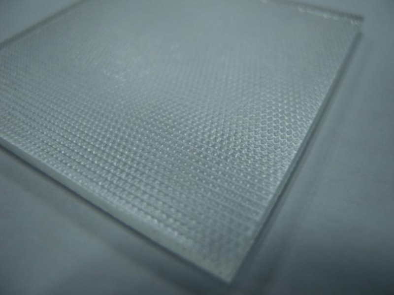 光伏壓延玻璃表面形態(tài)對(duì)其抗沖擊性能影響的研究