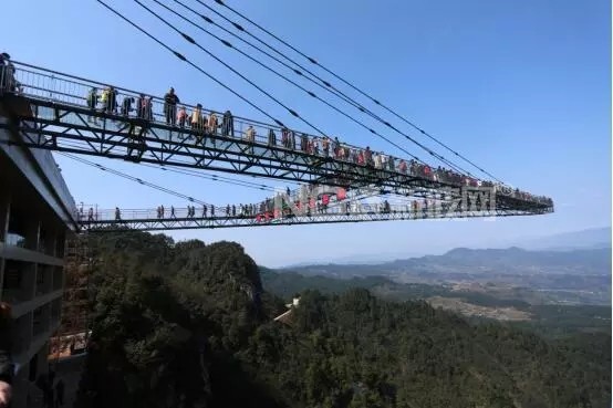 奧陶紀世界最長玻璃懸廊換完橋面重新開放