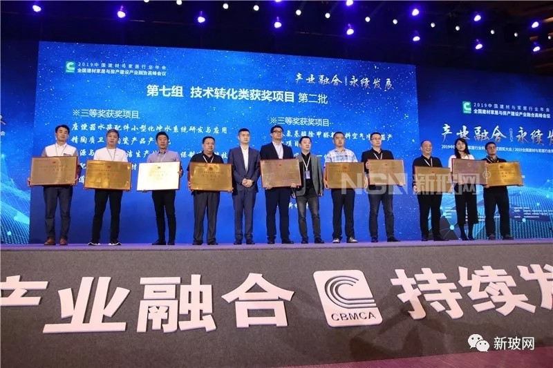 工匠先生全自動立式玻璃覆膜機獲國家級科學(xué)技術(shù)獎