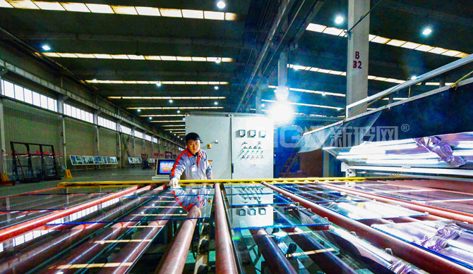 洛陽(yáng)玻璃深加工裝備制造企業(yè) 勇當(dāng)行業(yè)龍頭