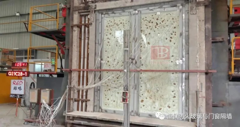 恒保2500<em></em>x3000超大尺寸玻璃防火門順利通過歐標(biāo)EI60防火測試