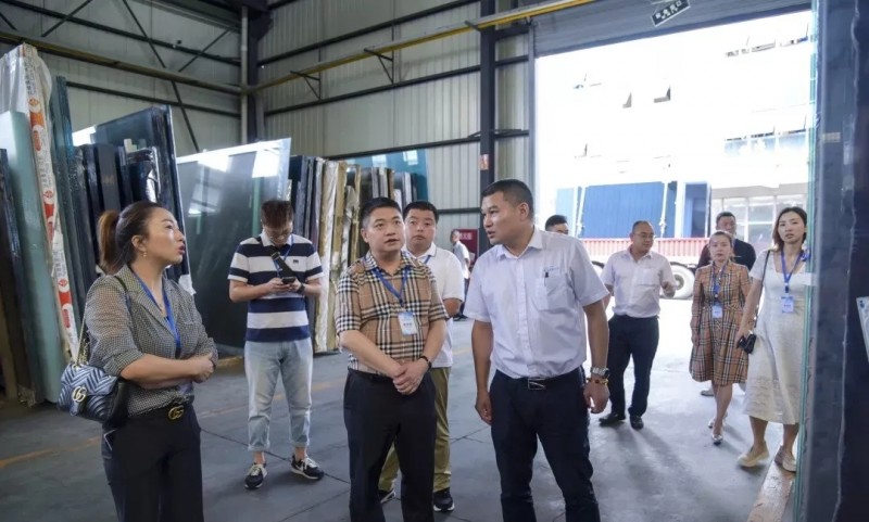 四川省&成都市門窗行業(yè)協(xié)會走進雄港玻璃