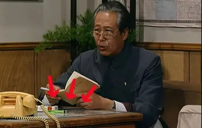 為什么過去的書桌上總會壓一塊玻璃