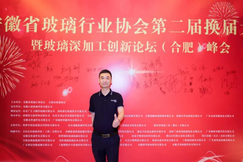 港信副總經(jīng)理袁景濤
