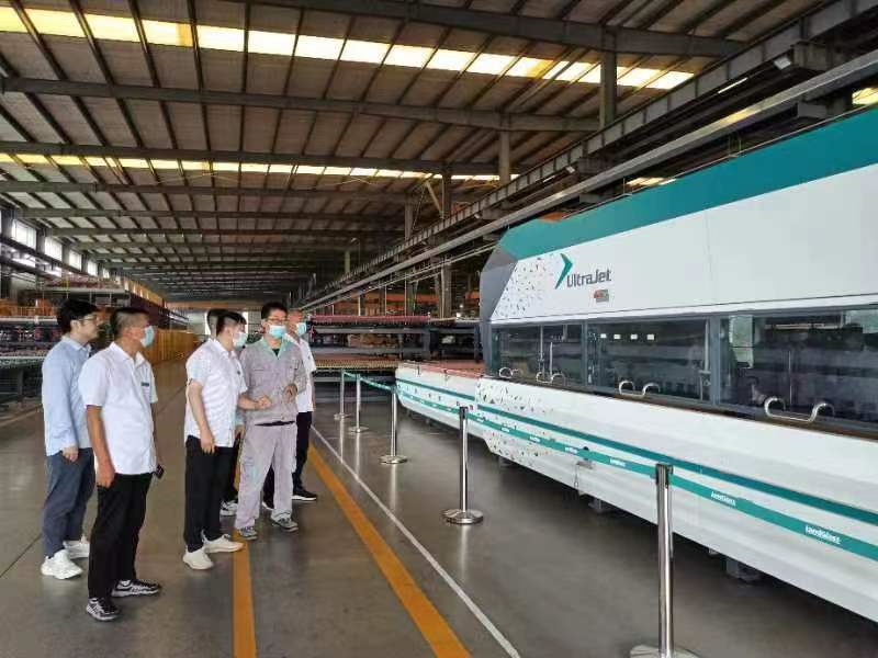 陜建材技工學校教工深入各玻璃深加工產區開展研學