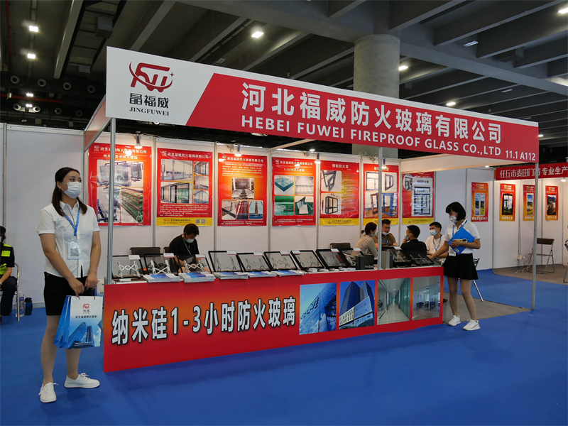 福威攜多款防火玻璃產(chǎn)品亮相廣州玻璃展