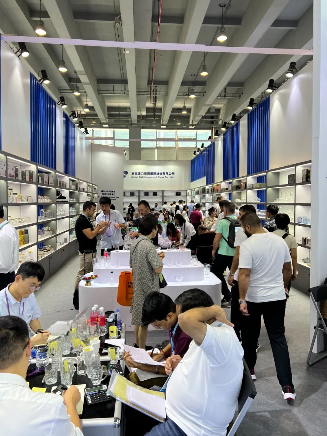 廣交會熱力啟幕 德力玻璃展廳成網紅打卡點